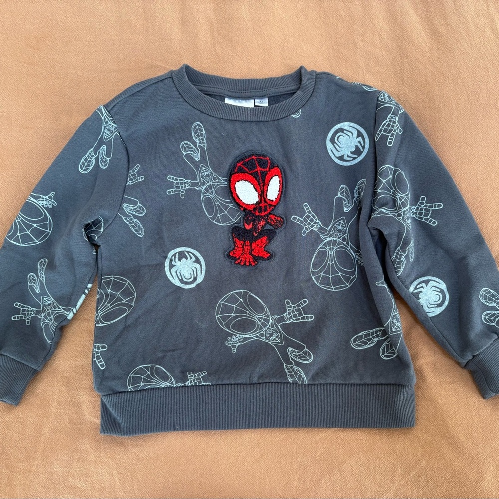 Bundle 2 Kids Sweatshirts Spider-Man  and Black Nordstrom brand